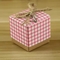 Controlli il contenitore di regalo di carta di favore di nozze della scatola quadrata 260gsm di Candy di cioccolato dei modelli
