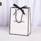borsa nera del regalo di Libro Bianco di colore di contrasto 140gsm con la maniglia della spina di pesce